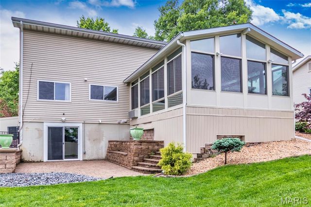 701 Oak Run Lane, Ballwin, MO 63021
