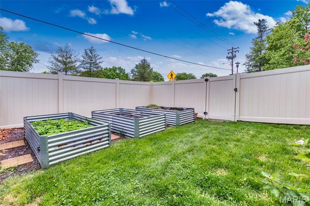 701 Oak Run Lane, Ballwin, MO 63021