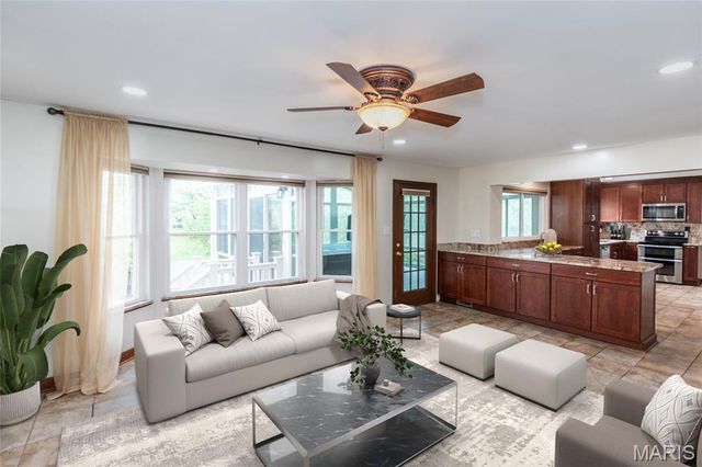 701 Oak Run Lane, Ballwin, MO 63021