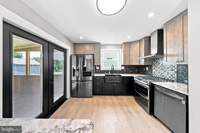 14 BUTTONWOOD RD, Stratford, NJ 08084