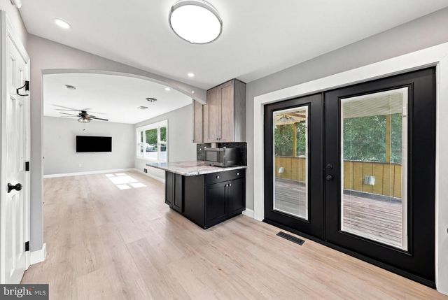 14 BUTTONWOOD RD, Stratford, NJ 08084