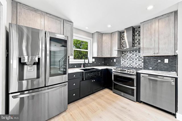14 BUTTONWOOD RD, Stratford, NJ 08084