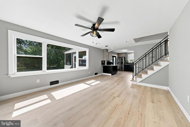 14 BUTTONWOOD RD, Stratford, NJ 08084