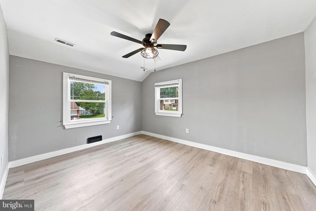 14 BUTTONWOOD RD, Stratford, NJ 08084