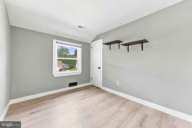 14 BUTTONWOOD RD, Stratford, NJ 08084