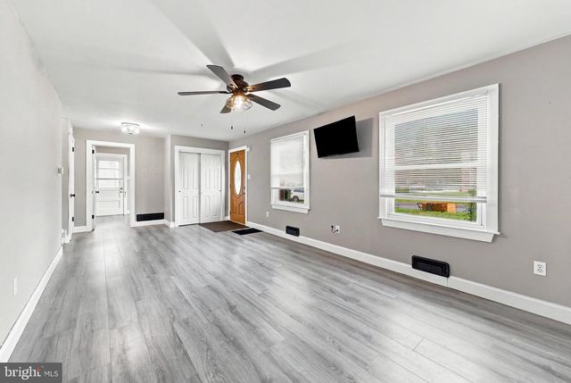 14 BUTTONWOOD RD, Stratford, NJ 08084