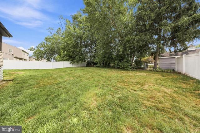 14 BUTTONWOOD RD, Stratford, NJ 08084