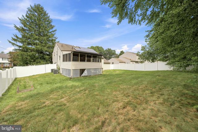 14 BUTTONWOOD RD, Stratford, NJ 08084