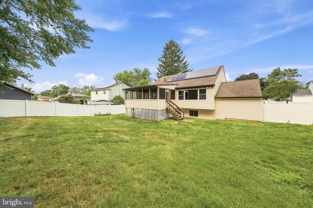 14 BUTTONWOOD RD, Stratford, NJ 08084