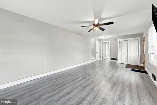 14 BUTTONWOOD RD, Stratford, NJ 08084