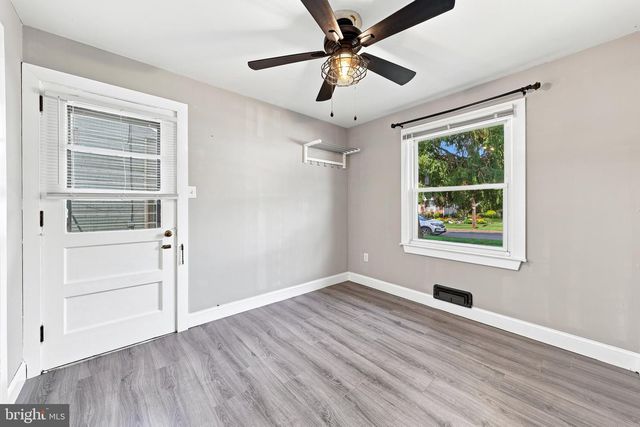 14 BUTTONWOOD RD, Stratford, NJ 08084