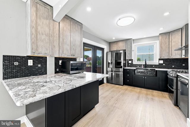 14 BUTTONWOOD RD, Stratford, NJ 08084