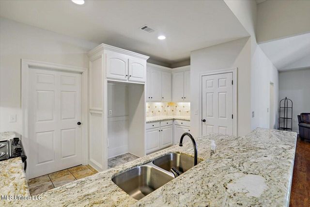 540 Sweetwater Drive, Pearl, MS 39208