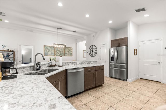 10274 JULIA ISLES AVENUE, Oxford, FL 34484