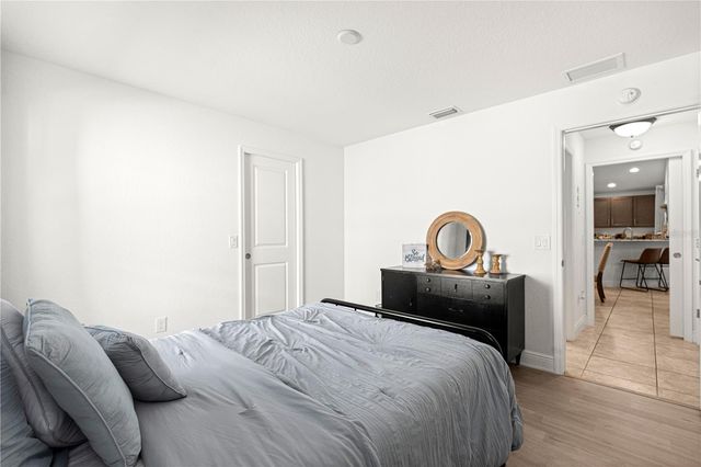 10274 JULIA ISLES AVENUE, Oxford, FL 34484