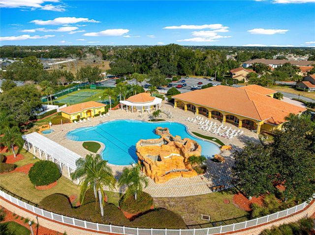 10274 JULIA ISLES AVENUE, Oxford, FL 34484