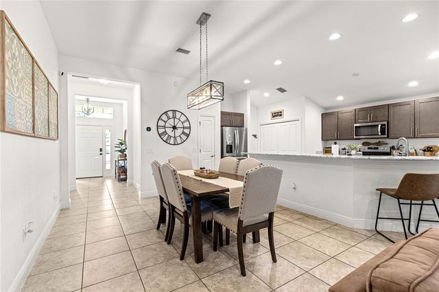 10274 JULIA ISLES AVENUE, Oxford, FL 34484