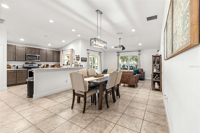 10274 JULIA ISLES AVENUE, Oxford, FL 34484