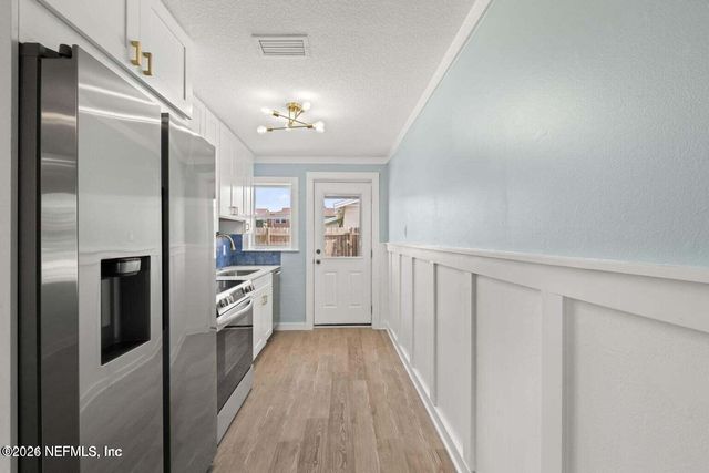 807 2ND Avenue S, Jacksonville Beach, FL 32250