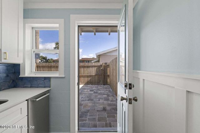 807 2ND Avenue S, Jacksonville Beach, FL 32250