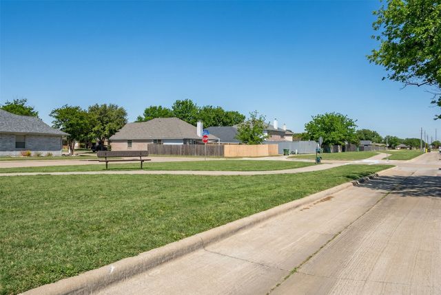 6513 Redwood Lane, The Colony, TX 75056