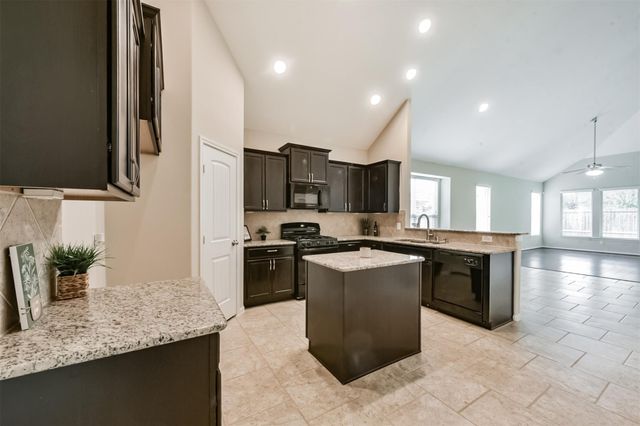 21611 Champagne Drive W, Porter, TX 77365