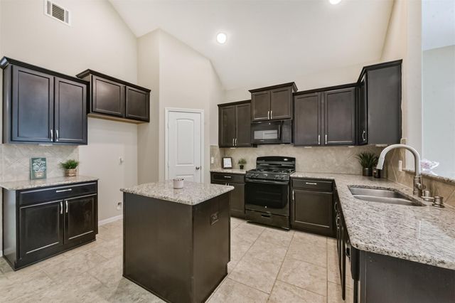 21611 Champagne Drive W, Porter, TX 77365