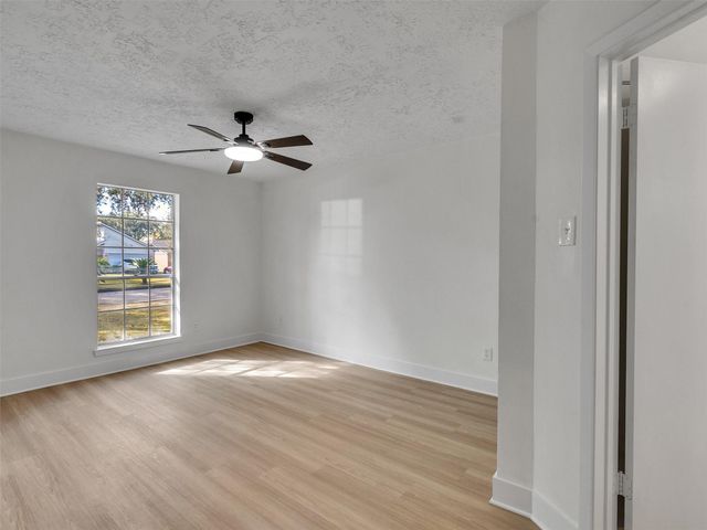 455 Capehill Drive, Houston, TX 77598