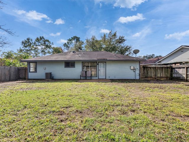 455 Capehill Drive, Houston, TX 77598