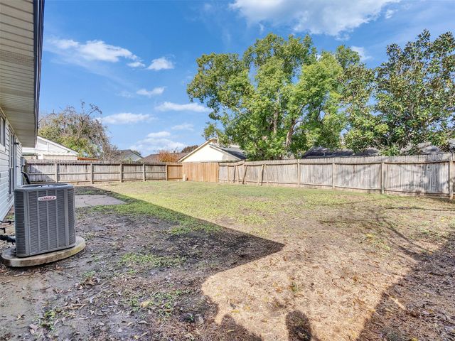 455 Capehill Drive, Houston, TX 77598