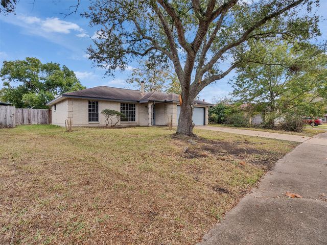455 Capehill Drive, Houston, TX 77598