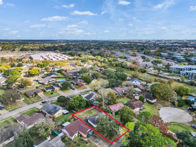 455 Capehill Drive, Houston, TX 77598