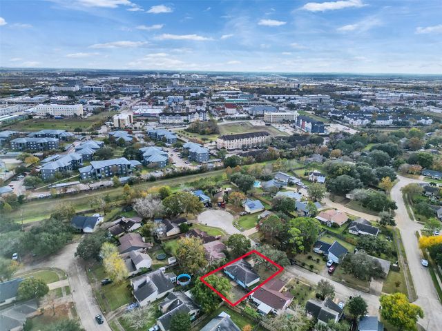 455 Capehill Drive, Houston, TX 77598