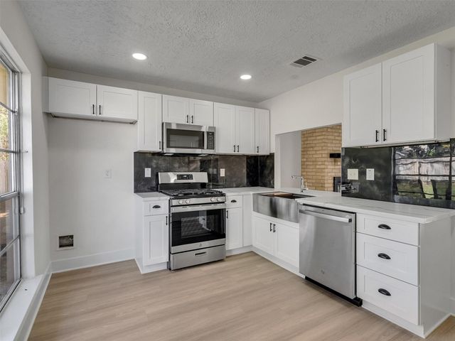 455 Capehill Drive, Houston, TX 77598