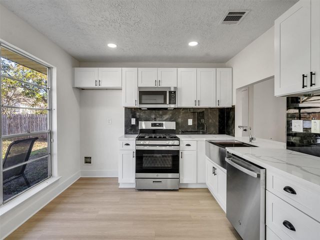 455 Capehill Drive, Houston, TX 77598