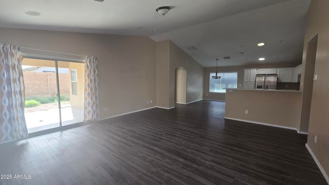 355 W HOLSTEIN Trail, San Tan Valley, AZ 85143