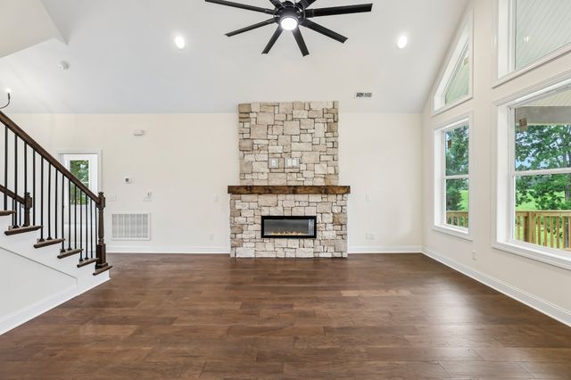 210 Cascade Dr, Winchester, TN 37398