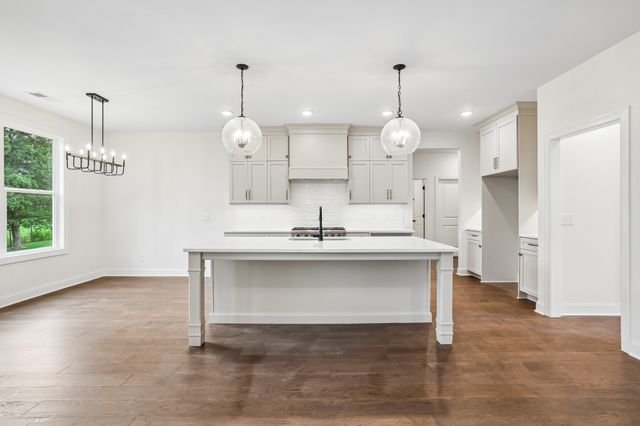 210 Cascade Dr, Winchester, TN 37398