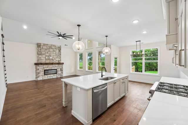 210 Cascade Dr, Winchester, TN 37398