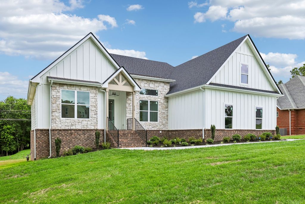 210 Cascade Dr, Winchester, TN 37398