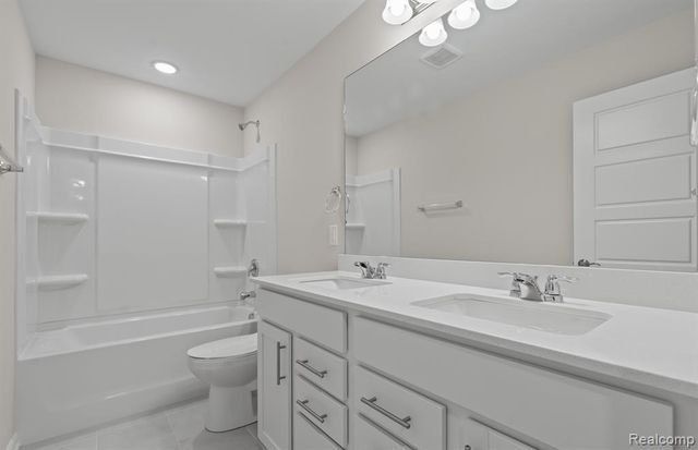 30112 Norway Drive, New Hudson, MI 48165