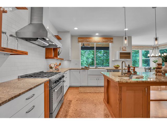10653 Nw LOST PARK Dr, Portland, OR 97229