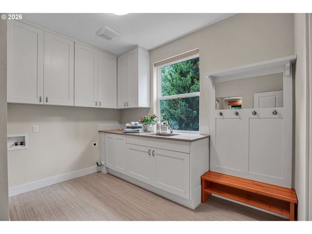 10653 Nw LOST PARK Dr, Portland, OR 97229