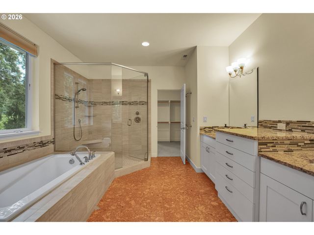 10653 Nw LOST PARK Dr, Portland, OR 97229