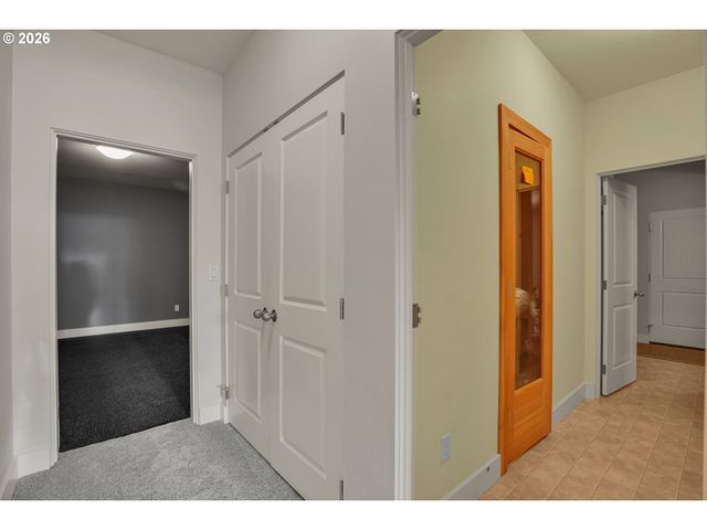 10653 Nw LOST PARK Dr, Portland, OR 97229