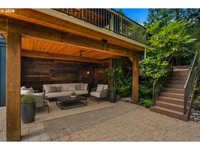 10653 Nw LOST PARK Dr, Portland, OR 97229