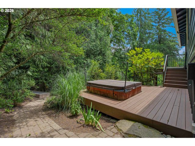 10653 Nw LOST PARK Dr, Portland, OR 97229