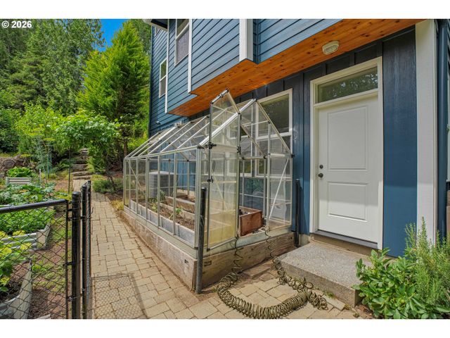 10653 Nw LOST PARK Dr, Portland, OR 97229