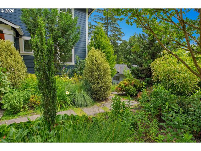 10653 Nw LOST PARK Dr, Portland, OR 97229