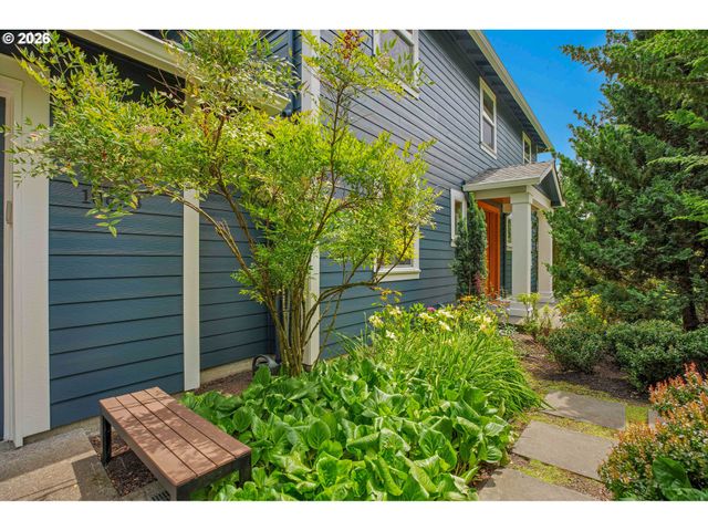 10653 Nw LOST PARK Dr, Portland, OR 97229